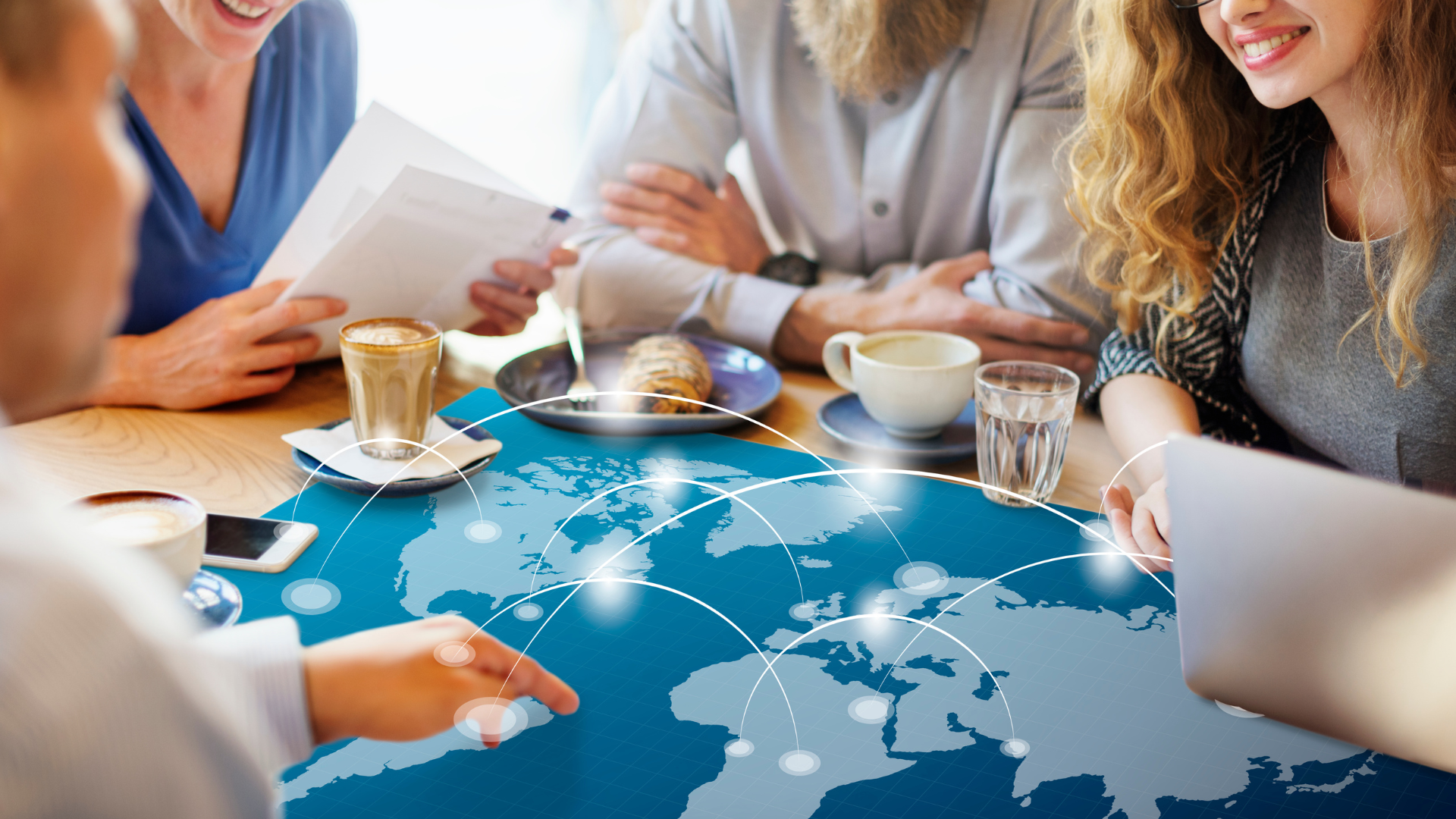 Entenda como a diversificação global pode ajudar na proteção patrimonial, exposição internacional e construção de uma carteira mais estratégica.